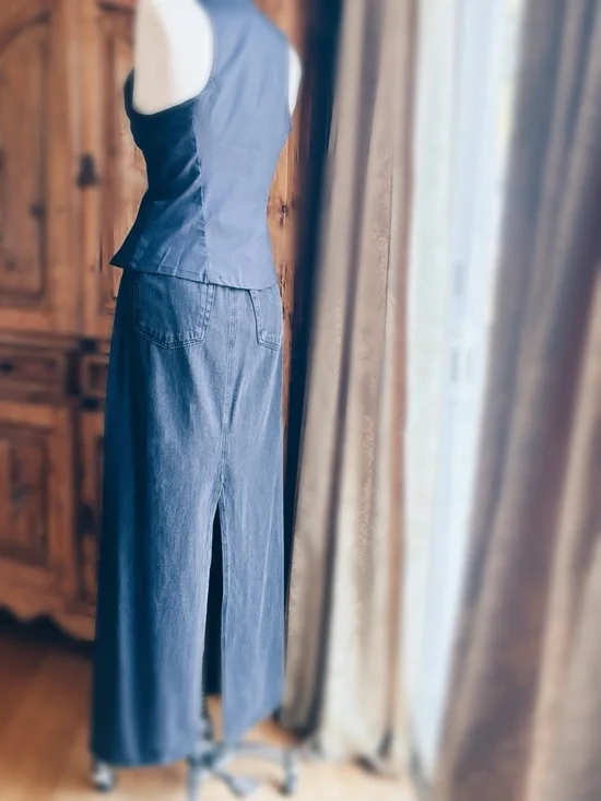 Urban Outfitters Black Sleeveless Button-Down Top - Picture 7 of 7